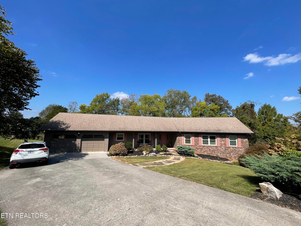 Photo of 103 Farmington Place, Clinton, TN 37716 (MLS # 1355796)