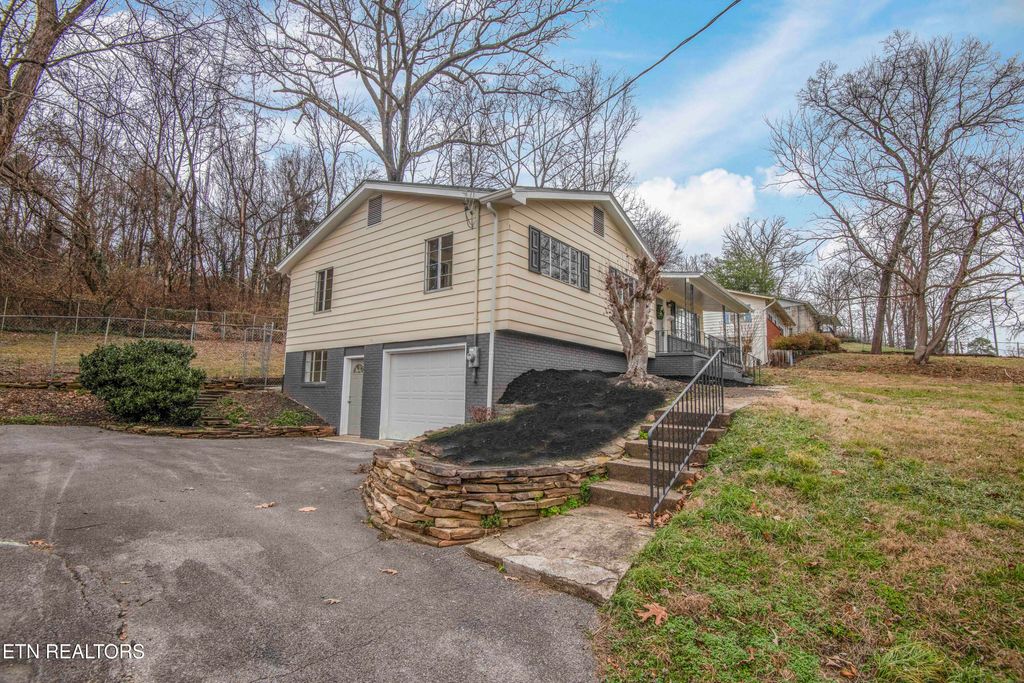 Photo of 3429 Peachwood Rd, Knoxville, TN 37921 (MLS # 1325679)