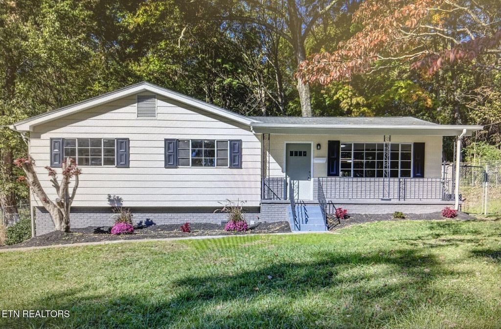 Photo of 3429 Peachwood Rd, Knoxville, TN 37921 (MLS # 1325679)