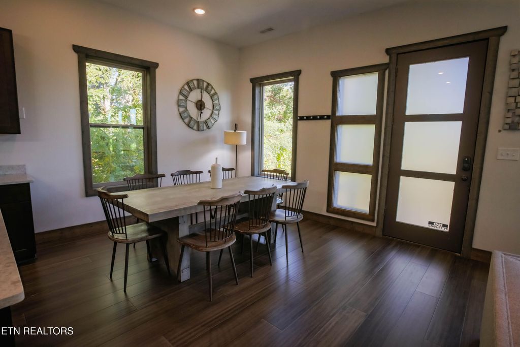 Photo of 869 Chestnut Drive, Gatlinburg, TN 37738 (MLS # 1320128)