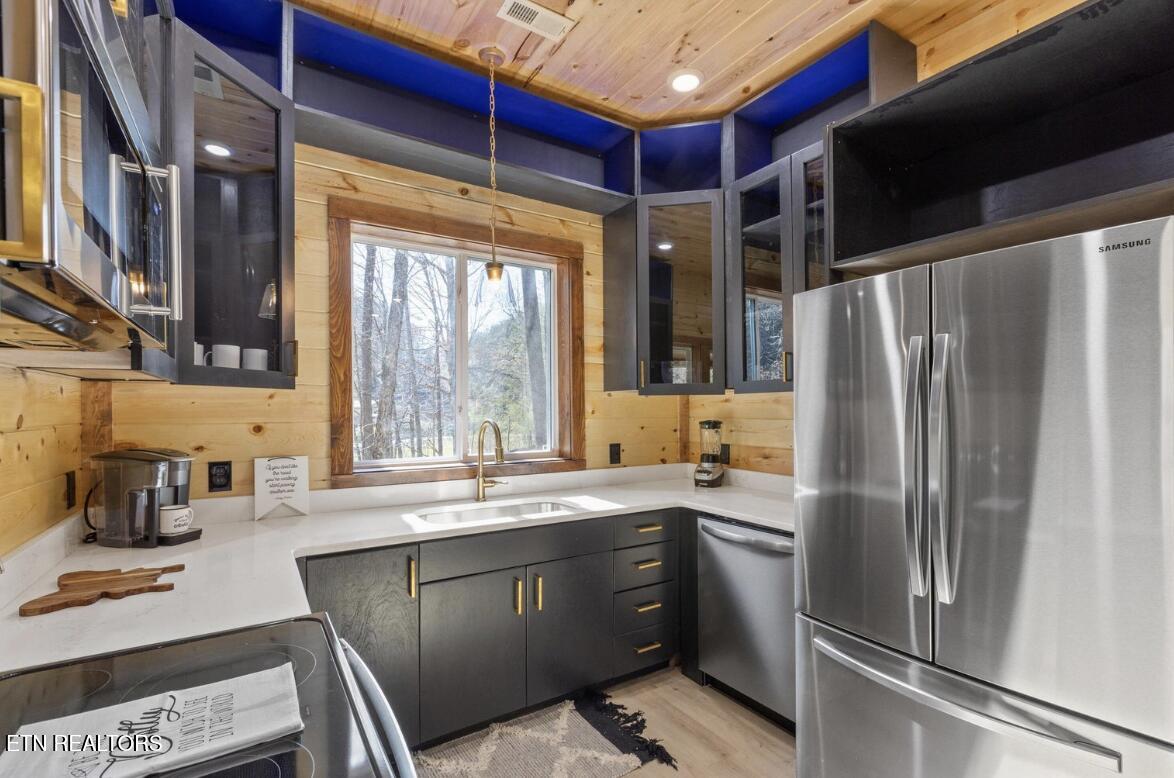 1469 Newcomb Hollow Rd