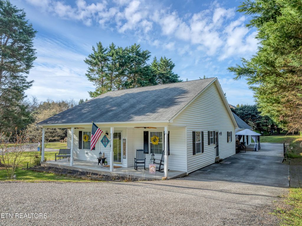 Photo of 413 Sandy Springs Rd, Maryville, TN 37803 (MLS # 1334267)