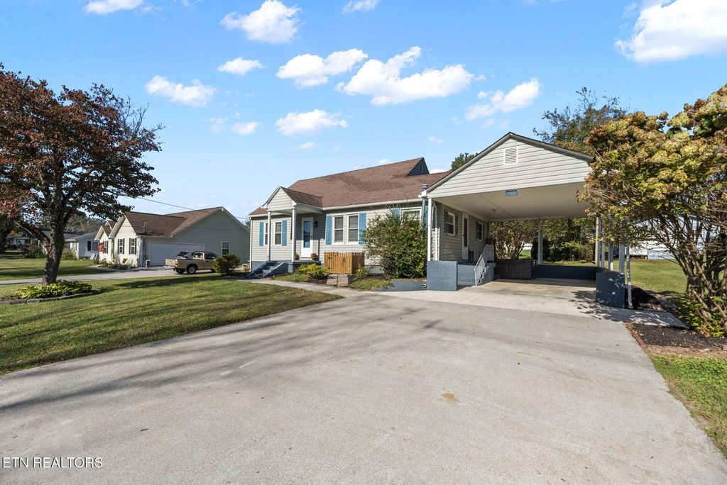 Photo of 508 Glendale Ave, Clinton, TN 37716 (MLS # 1319459)