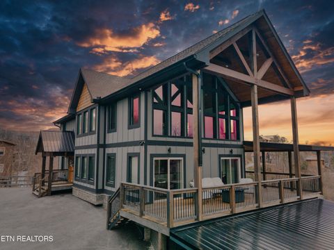 Photo of 633 Pinecrest Drive, Gatlinburg, TN 37738 (MLS # 1332959)