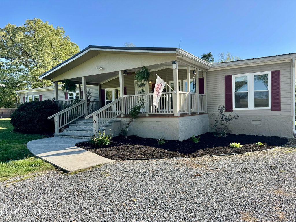 Photo of 129 Ellis Rd, Kingston, TN 37763 (MLS # 1297550)