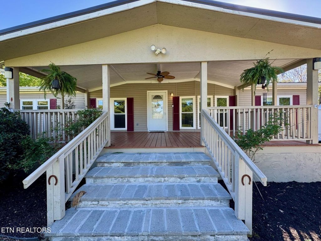 Photo of 129 Ellis Rd, Kingston, TN 37763 (MLS # 1297550)