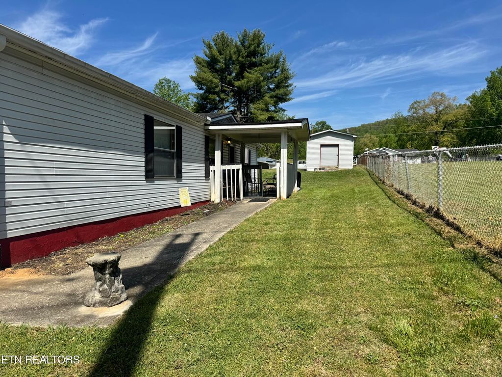 Photo of 407 N Wilder Ave, Rockwood, TN 37854 (MLS # 1338907)