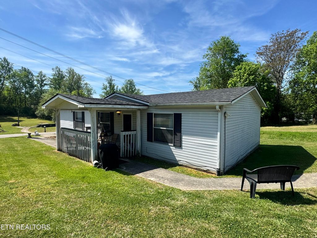 Photo of 407 N Wilder Ave, Rockwood, TN 37854 (MLS # 1338907)