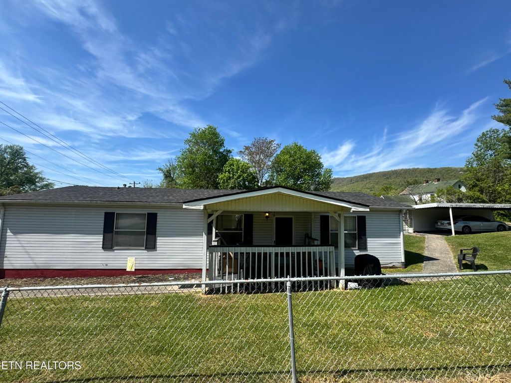 Photo of 407 N Wilder Ave, Rockwood, TN 37854 (MLS # 1338907)