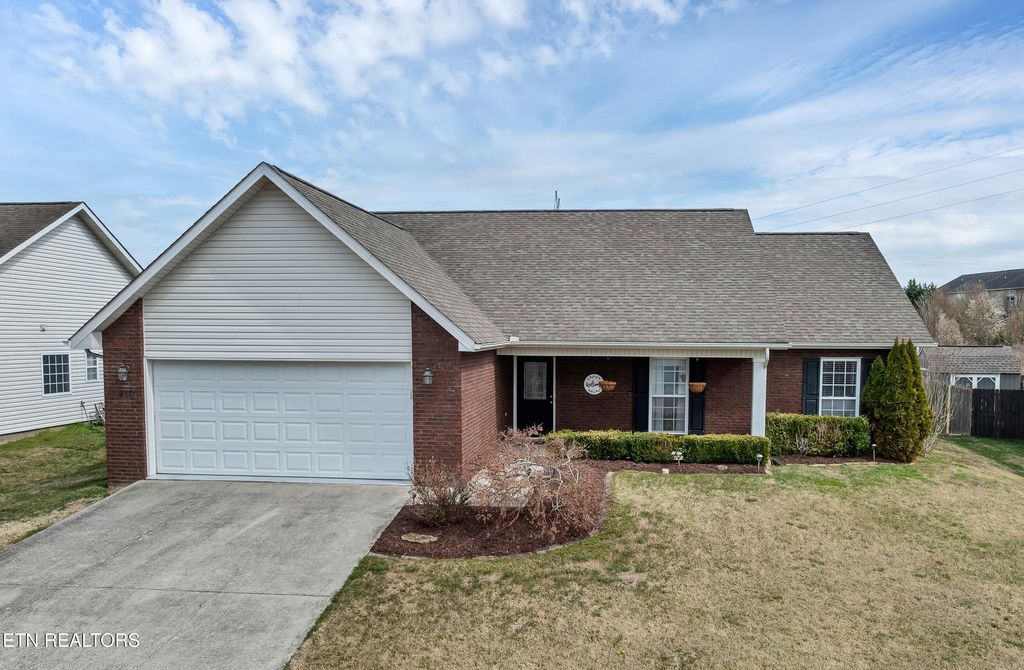 Photo of 910 Thunder Creek Drive, Maryville, TN 37801 (MLS # 1331548)