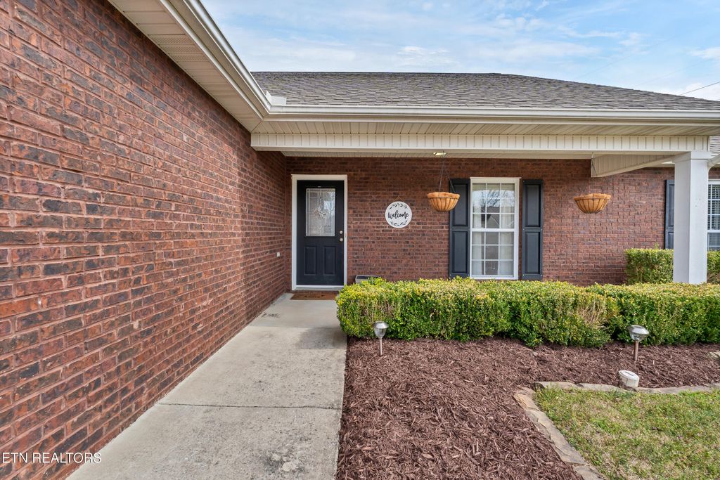 Photo of 910 Thunder Creek Drive, Maryville, TN 37801 (MLS # 1331548)