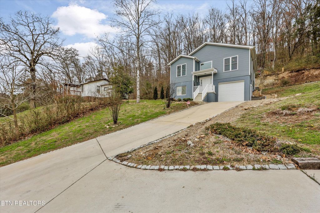 Photo of 2813 Greenway Drive, Knoxville, TN 37918 (MLS # 1331449)