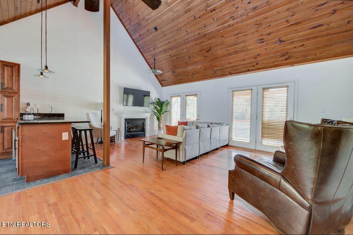 408 Lakecrest Drive