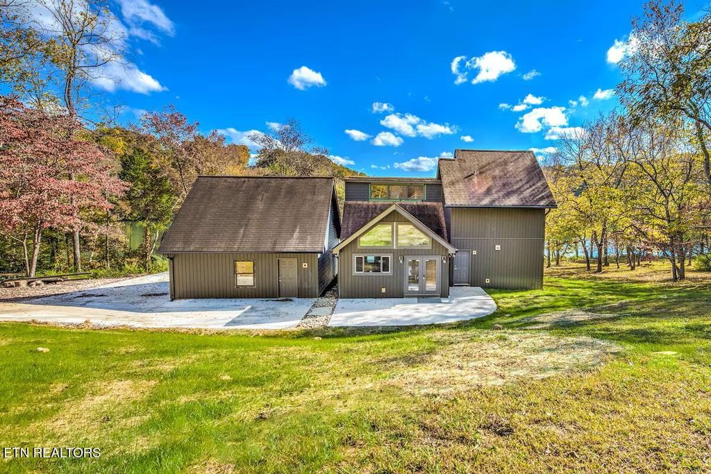Photo of 408 Lakecrest Drive, Harriman, TN 37748 (MLS # 1310544)