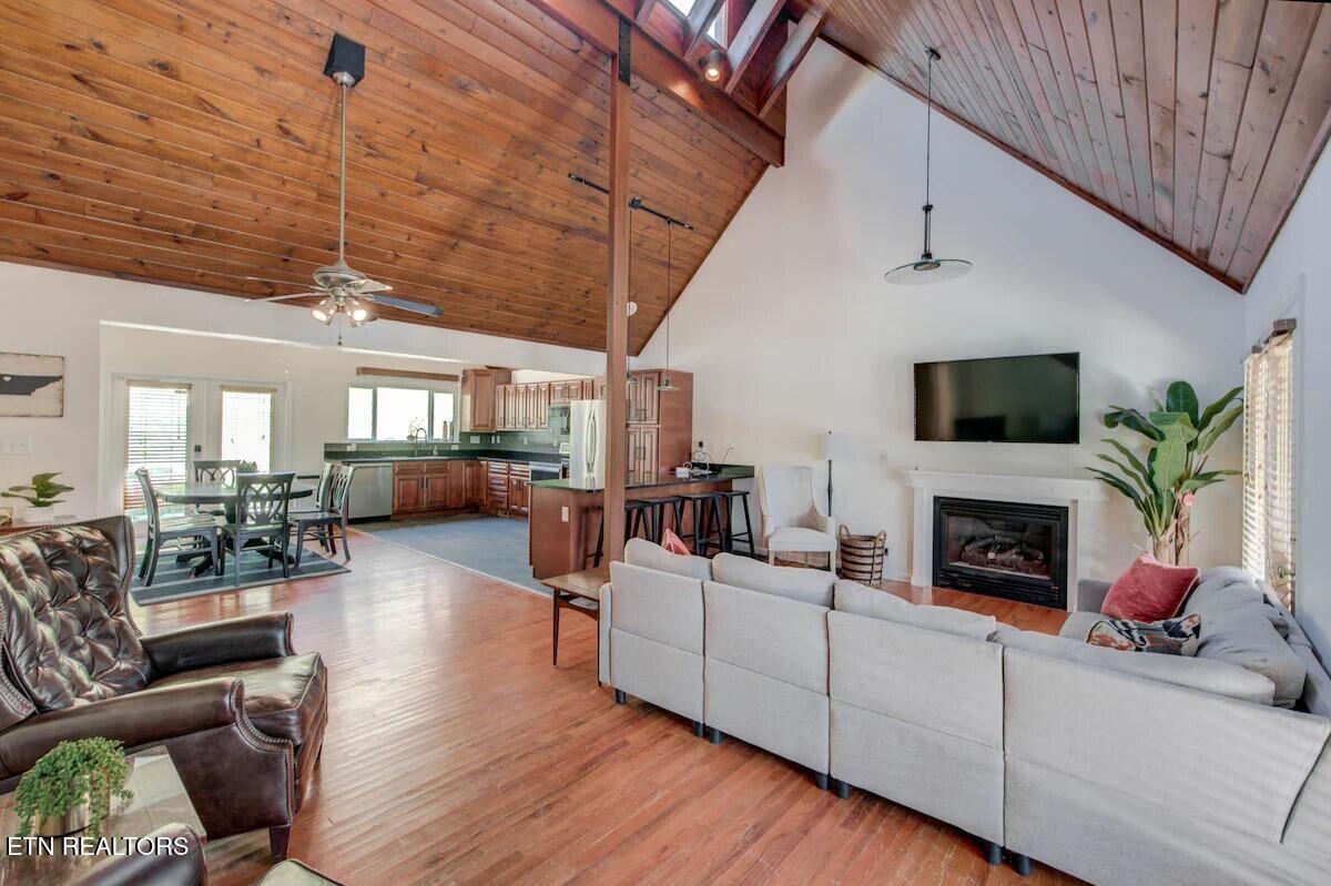 408 Lakecrest Drive