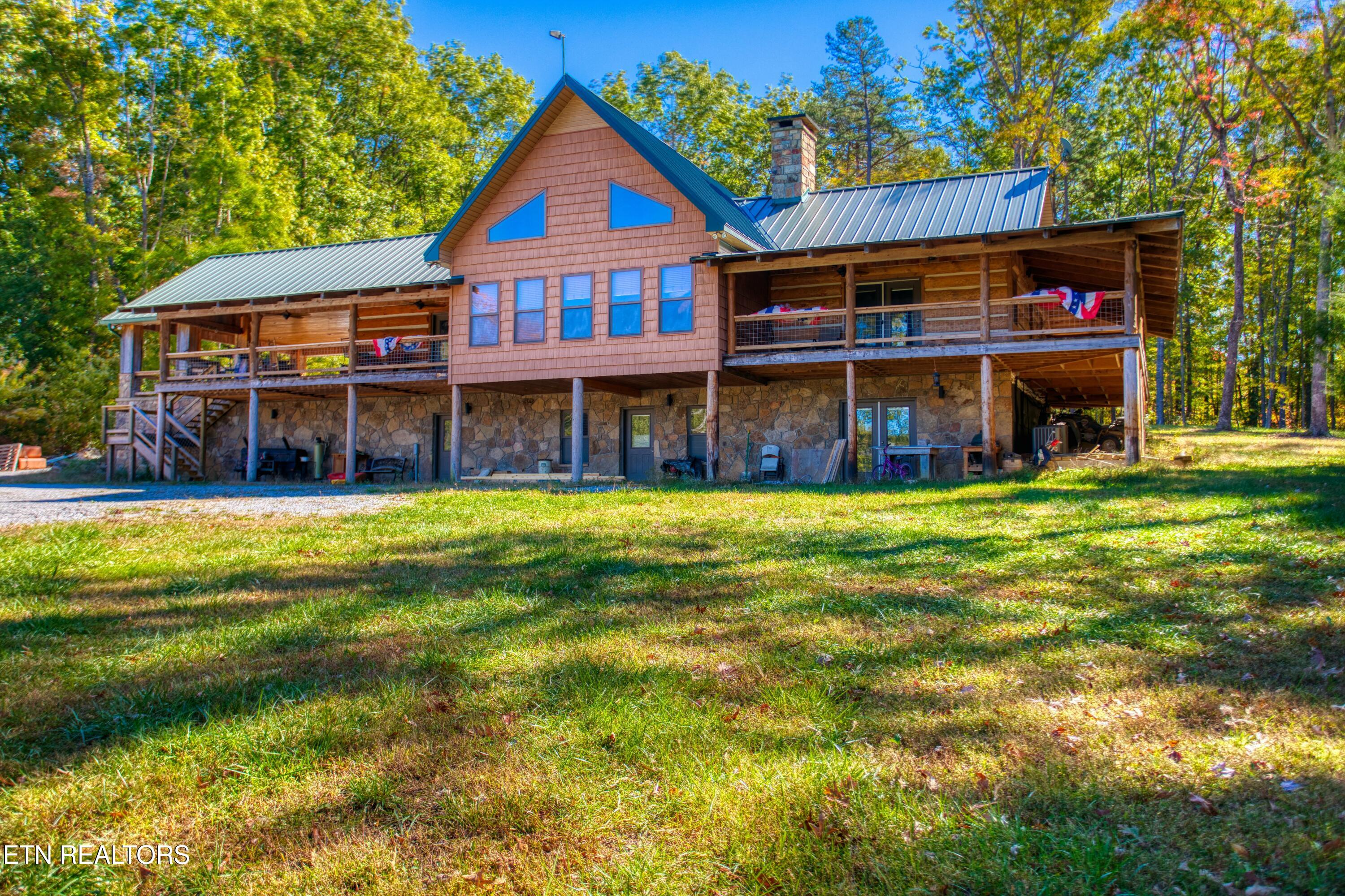 672 Falls Rd