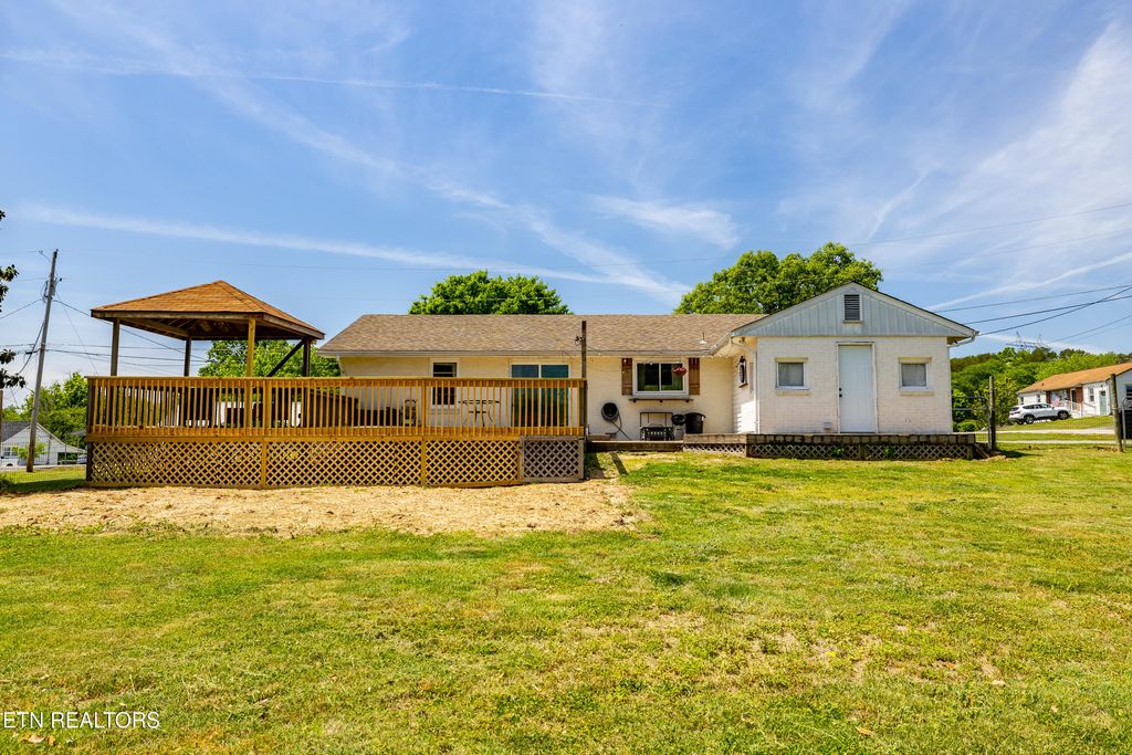 Photo of 101 Hillcrest Lane, Kingston, TN 37763 (MLS # 1338080)