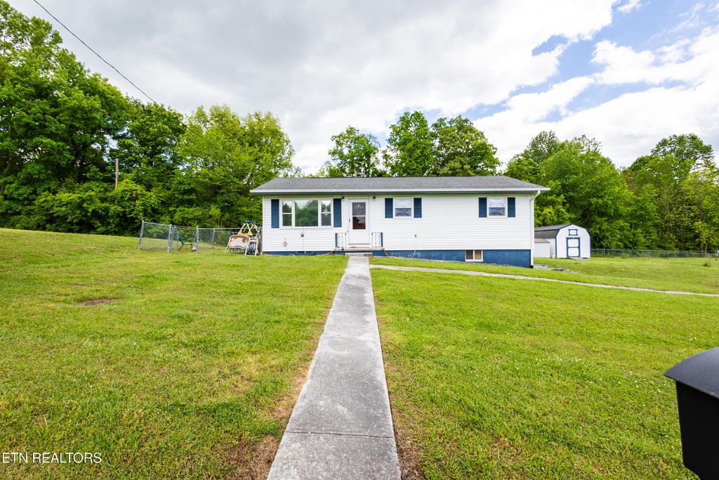 Photo of 172 W Hills Rd, Rutledge, TN 37861 (MLS # 1300698)