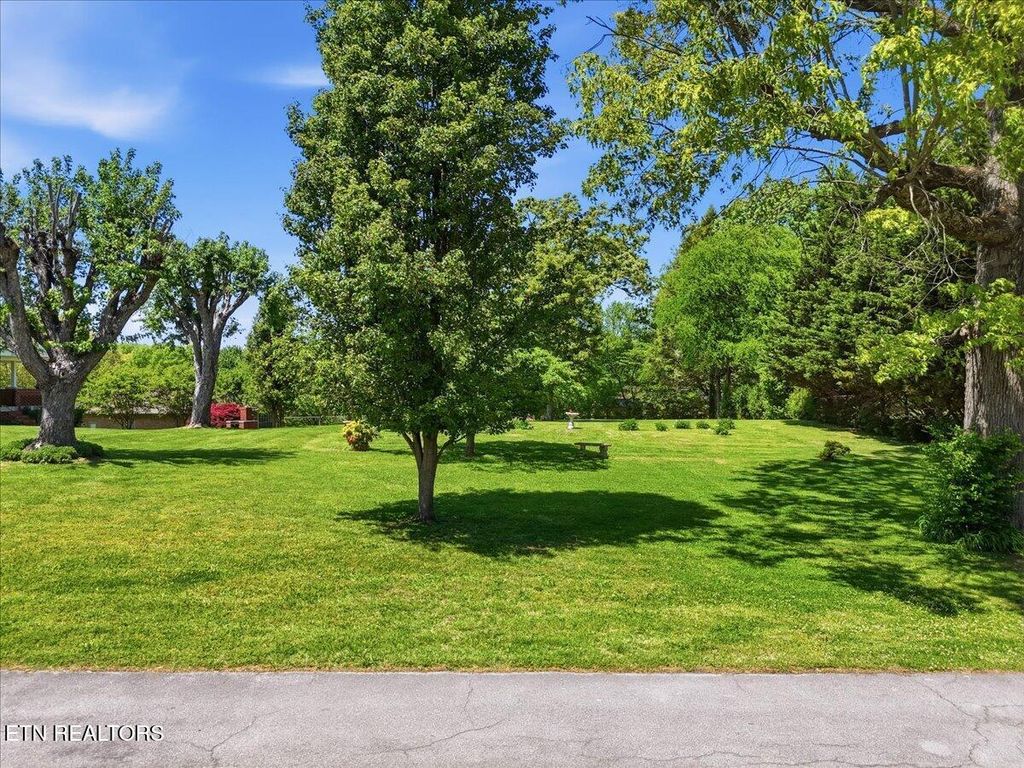 Photo of 2927 Shady Lane, Maryville, TN 37803 (MLS # 1337940)