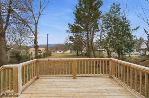 Tiny photo for 423 Illinois Ave, Etowah, TN 37331 (MLS # 1324591)