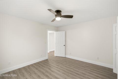 Tiny photo for 423 Illinois Ave, Etowah, TN 37331 (MLS # 1324591)