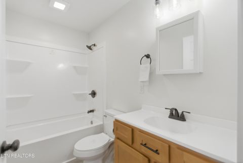 Tiny photo for 423 Illinois Ave, Etowah, TN 37331 (MLS # 1324591)