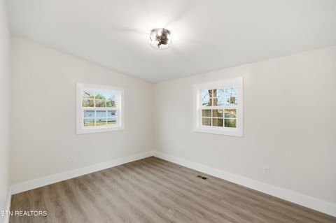 Tiny photo for 423 Illinois Ave, Etowah, TN 37331 (MLS # 1324591)