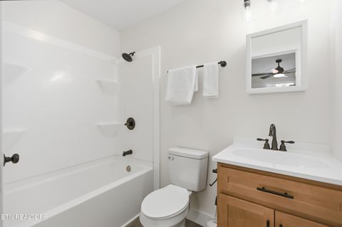 Tiny photo for 423 Illinois Ave, Etowah, TN 37331 (MLS # 1324591)