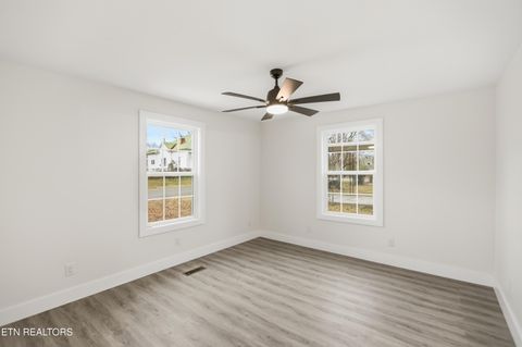 Tiny photo for 423 Illinois Ave, Etowah, TN 37331 (MLS # 1324591)