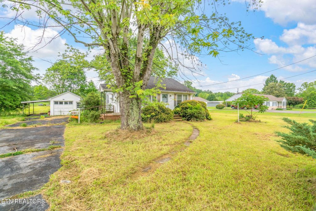 Photo of 5822 Knoxville Hwy, Oliver Springs, TN 37840 (MLS # 1302977)