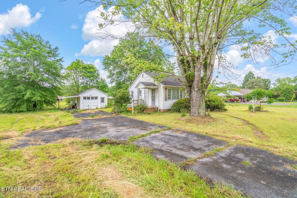 Photo of 5822 Knoxville Hwy, Oliver Springs, TN 37840 (MLS # 1302977)