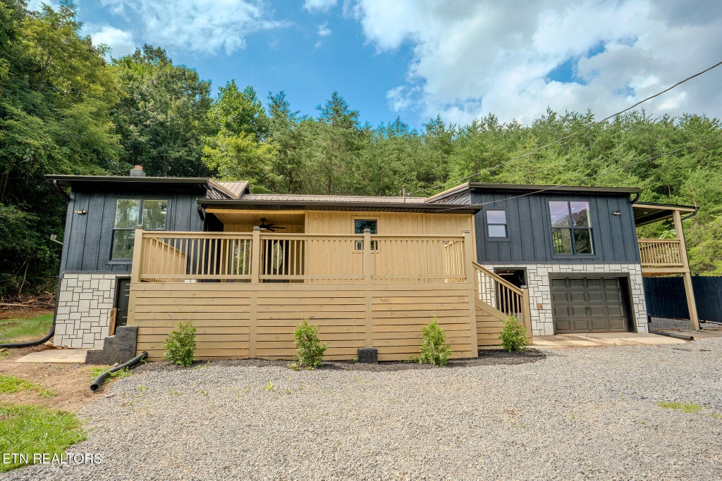 Photo of 960 Chestnut Grove Rd, Dandridge, TN 37725 (MLS # 1349822)