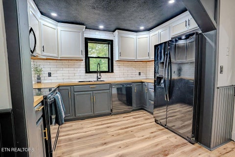 Tiny photo for 960 Chestnut Grove Rd, Dandridge, TN 37725 (MLS # 1349822)