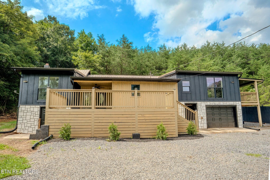 Photo of 960 Chestnut Grove Rd, Dandridge, TN 37725 (MLS # 1349822)