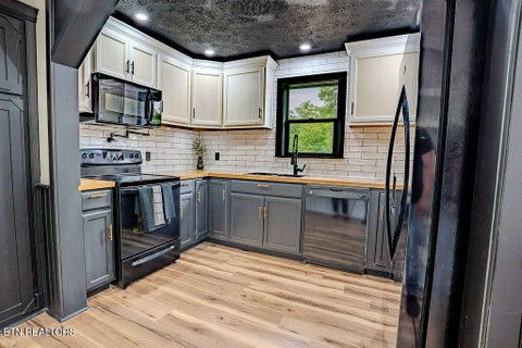 Tiny photo for 960 Chestnut Grove Rd, Dandridge, TN 37725 (MLS # 1349822)