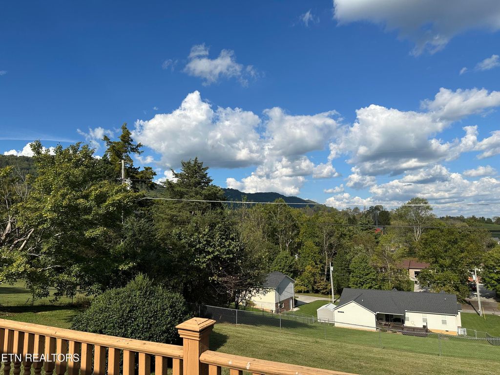 Photo of 224 Mountain View Rd, Jacksboro, TN 37757 (MLS # 1317547)