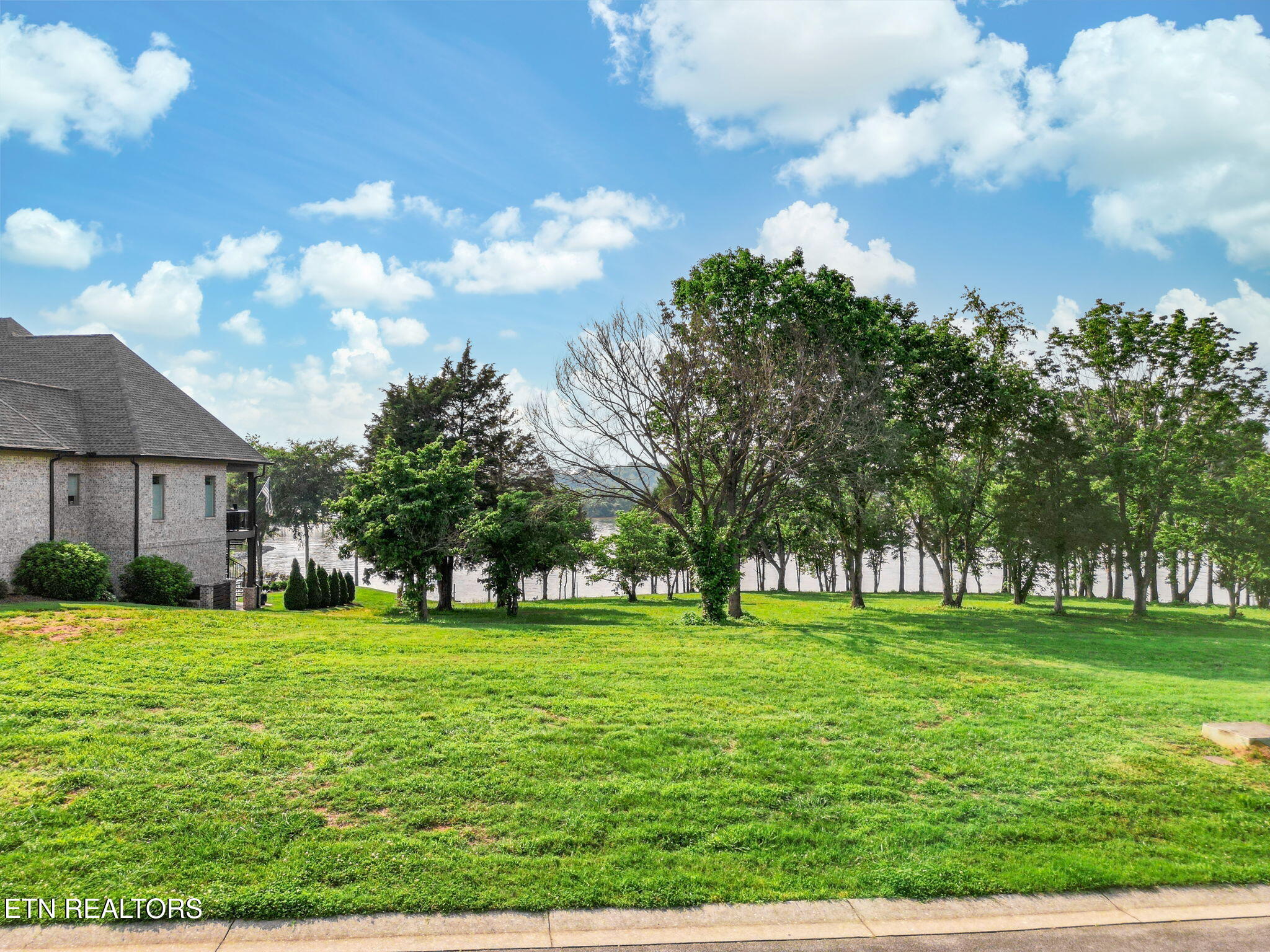 272 Edgewater Way