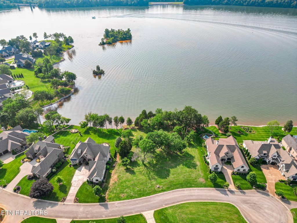 Photo of 272 Edgewater Way, Lenoir City, TN 37772 (MLS # 1296271)