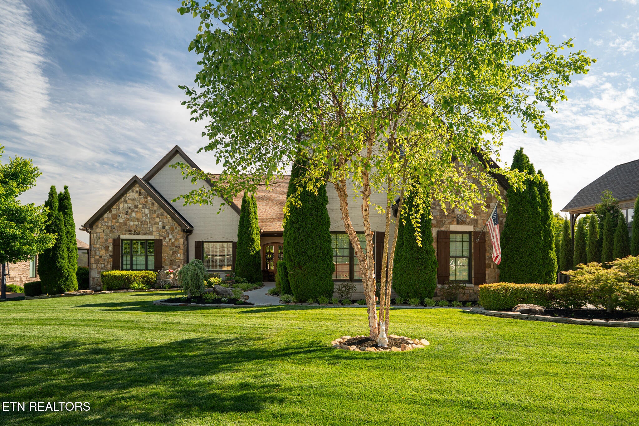 Behind the private gates of The Summit at Choto, this nearly 6,000 sq/ – image 3