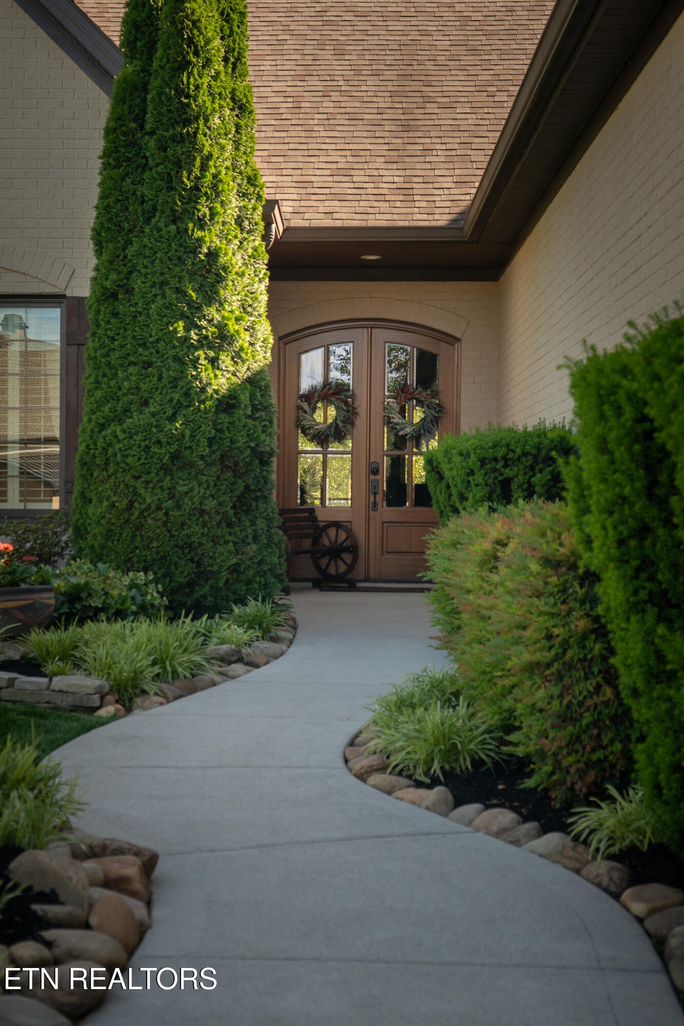 Behind the private gates of The Summit at Choto, this nearly 6,000 sq/ – image 8