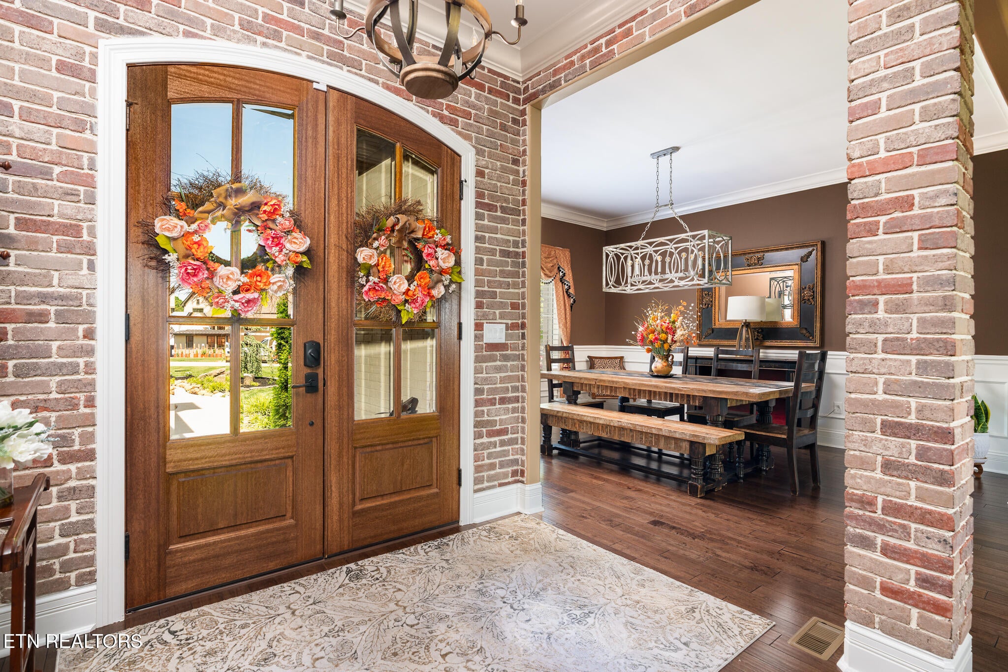 Behind the private gates of The Summit at Choto, this nearly 6,000 sq/ – image 9