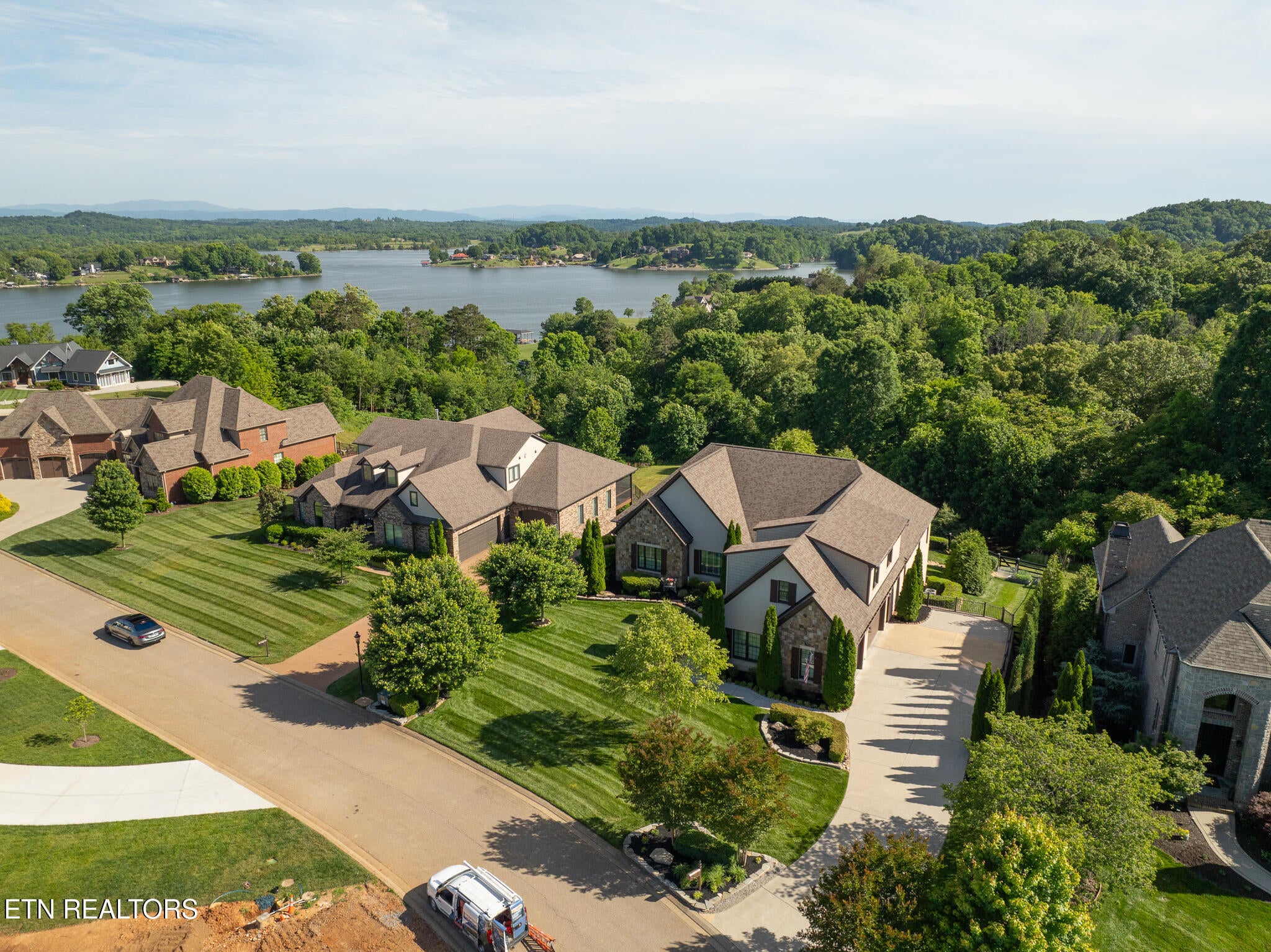 Behind the private gates of The Summit at Choto, this nearly 6,000 sq/ – image 4