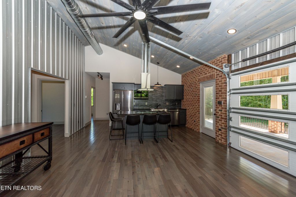 Photo of 407 S Farnum St, Friendsville, TN 37737 (MLS # 1260264)