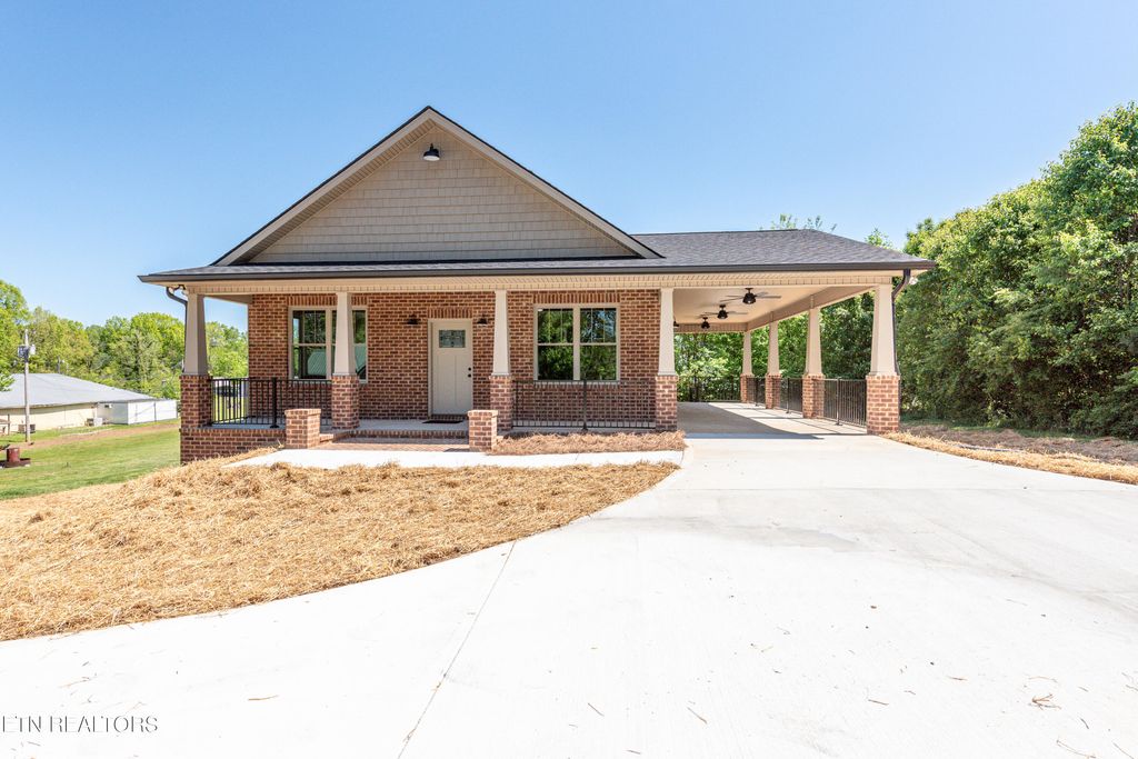 Photo of 407 S Farnum St, Friendsville, TN 37737 (MLS # 1260264)