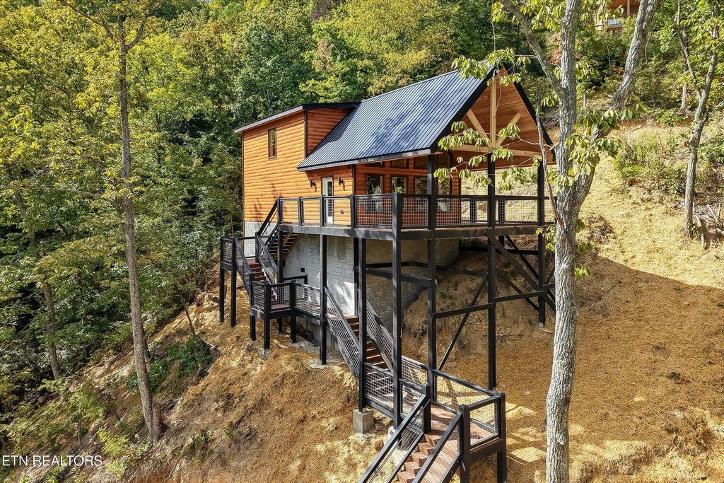 Photo of 2125 Rising Fawn Way, Sevierville, TN 37876 (MLS # 1317869)