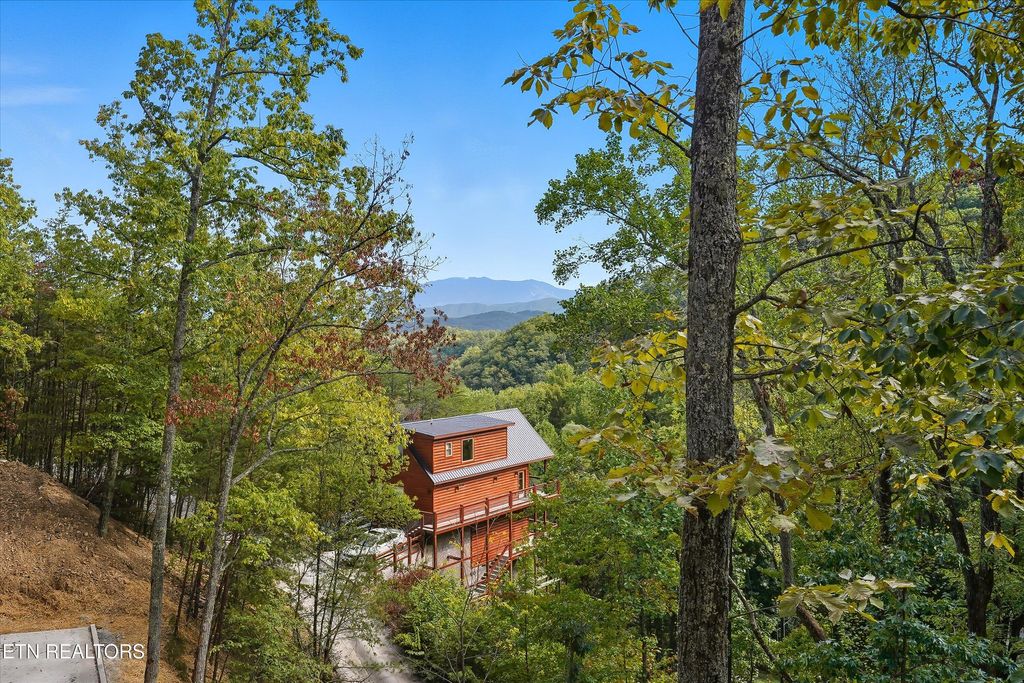 Photo of 2125 Rising Fawn Way, Sevierville, TN 37876 (MLS # 1317869)
