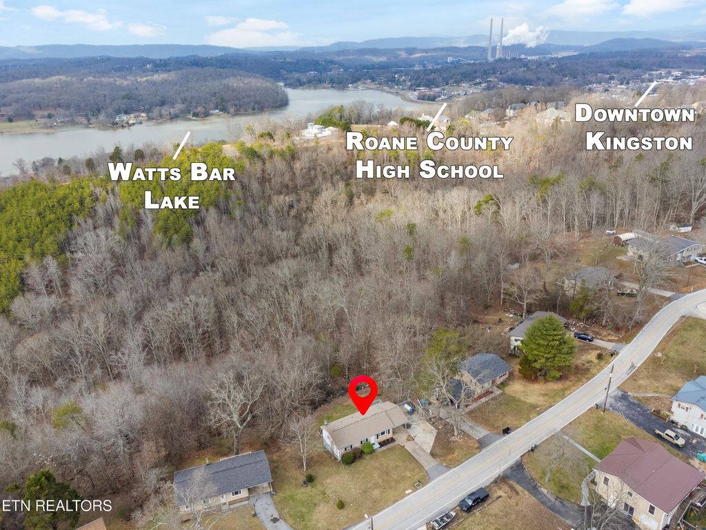 Photo of 809 W Ridgecrest Drive, Kingston, TN 37763 (MLS # 1331104)