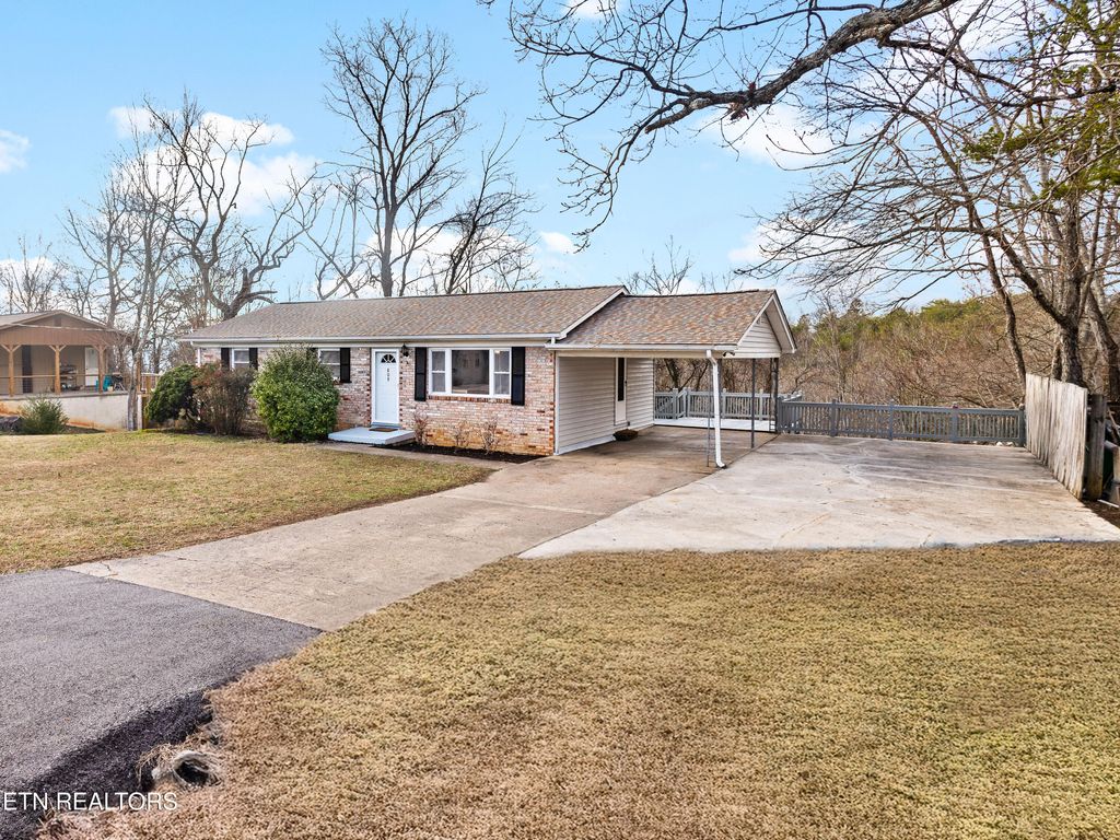 Photo of 809 W Ridgecrest Drive, Kingston, TN 37763 (MLS # 1331104)