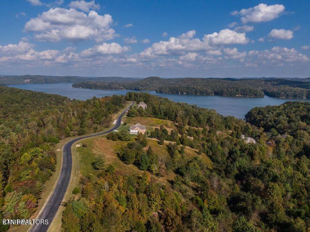 Photo of Emerald Pointe Circle, Rockwood, TN 37854 (MLS # 1299408)