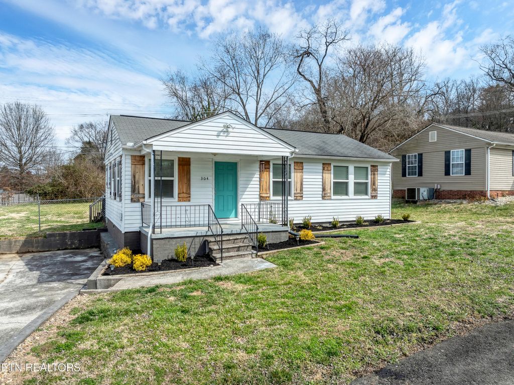 Photo of 304 Norris Ave, Maryville, TN 37804 (MLS # 1331432)